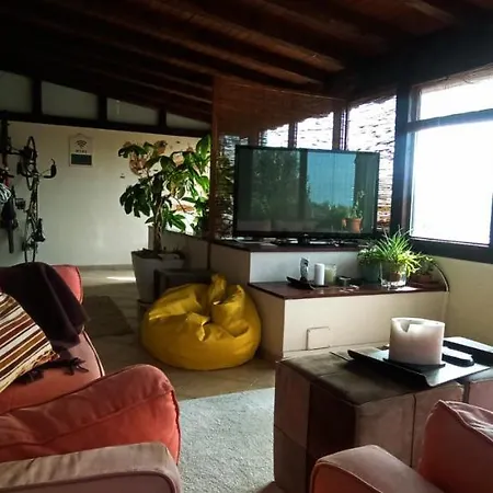 ホームステイ Linos House
