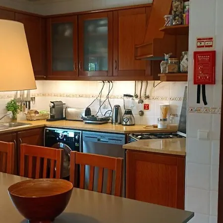 Linos House ホームステイ
