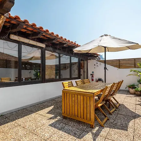 Δωμάτια σε οικογενειακή κατοικία Linos House *