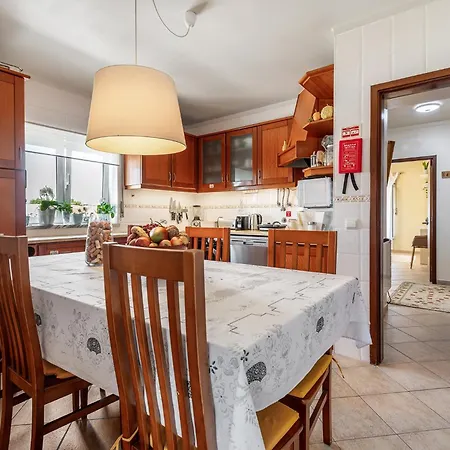 Δωμάτια σε οικογενειακή κατοικία Linos House