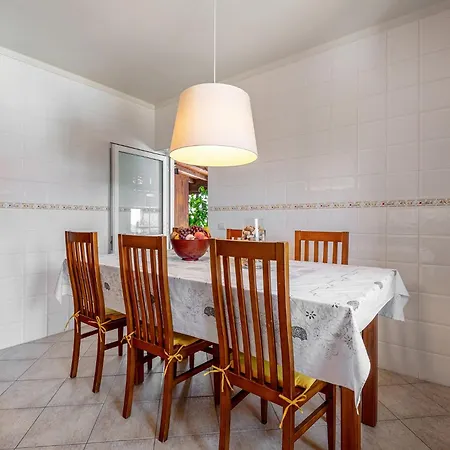 Linos House * اتوغويه ده باليه