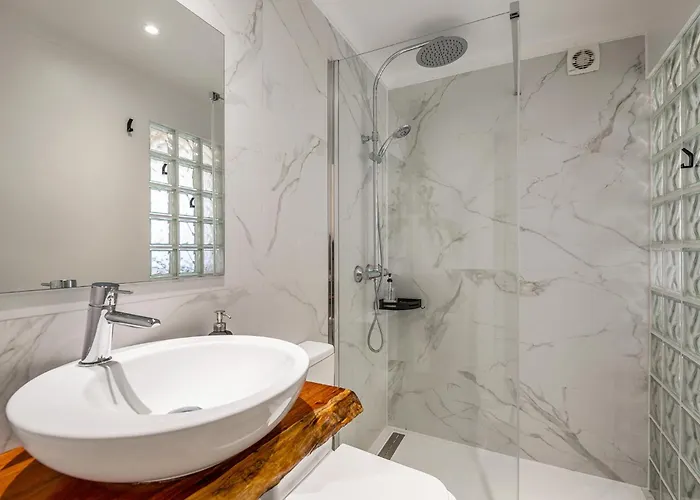 ホームステイ Linos House