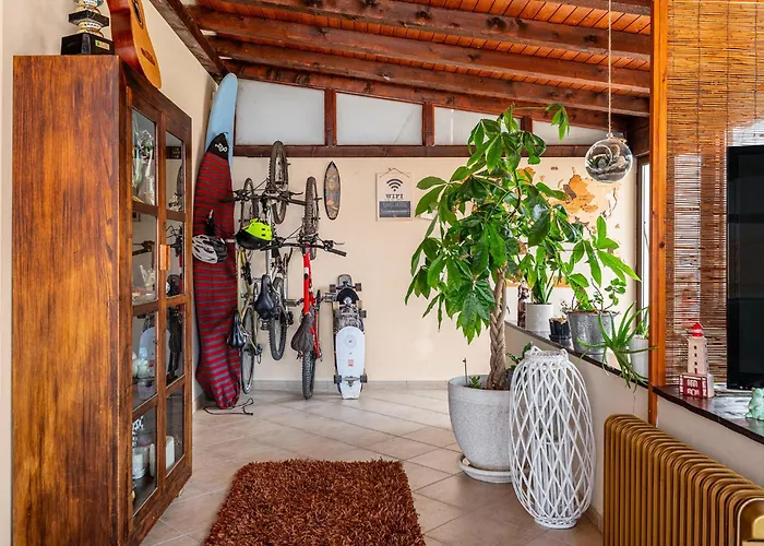 Linos House ホームステイ