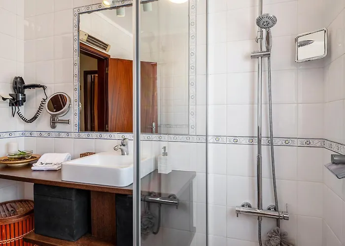 Linos House * アトウギア・ダ・バレイア